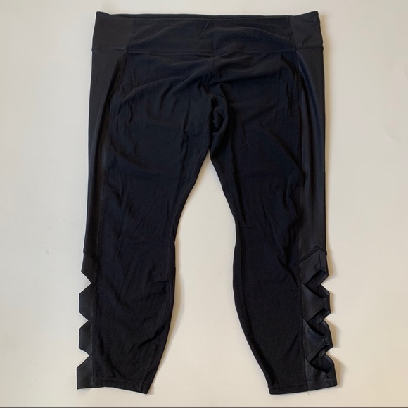 Athleta Pants - Athleta Plus Size Cobra Tights Cropped Cut Out Black Size 2X Yoga Barre Athletic